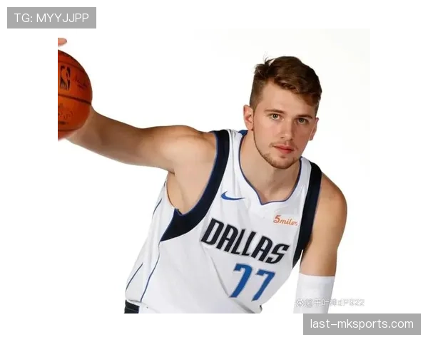 东契奇靠挡拆单打制造错位，单打效率优于约基奇