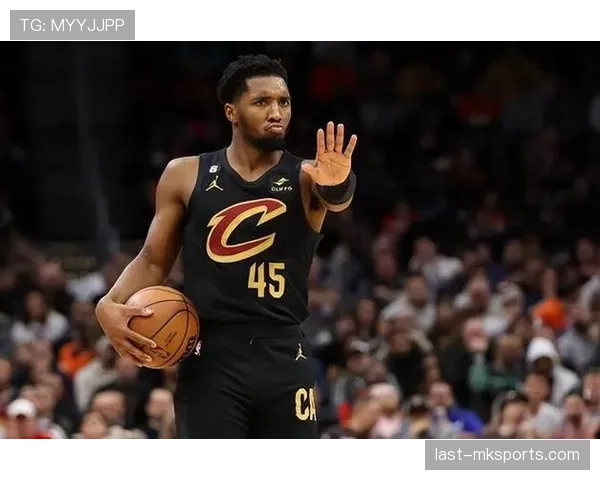 多诺万·米切尔背身单打效率提升显著，拉开与布克的得分差距